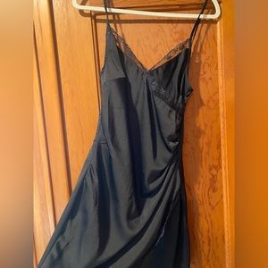 Últra-flattering LBD with lace detail